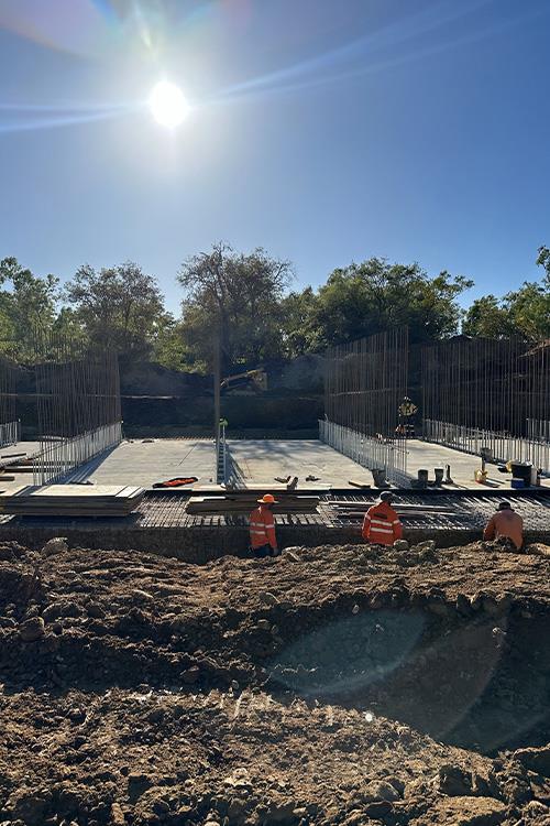 workers putting up steel frames